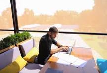 Redator freelancer pode trabalhar viajando Redator freelancer pode trabalhar viajando