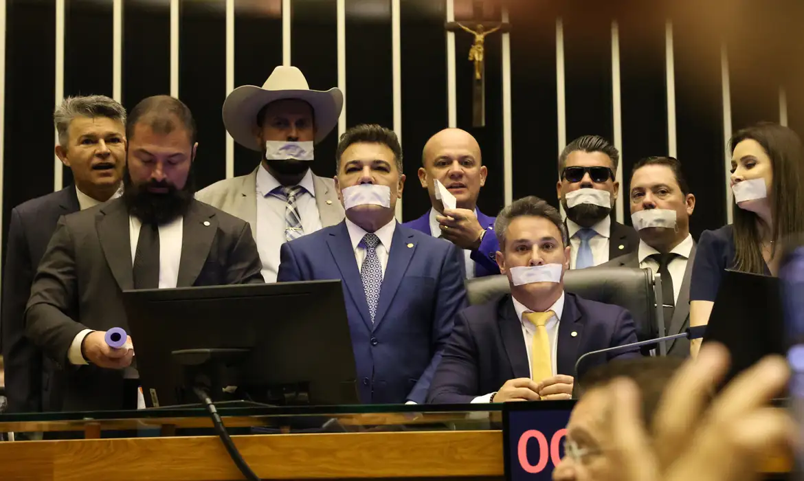 Conselho de Ética instaura processo contra deputados por motim 2 Conselho de Ética instaura processo contra deputados por motim - Imagem do artigo original