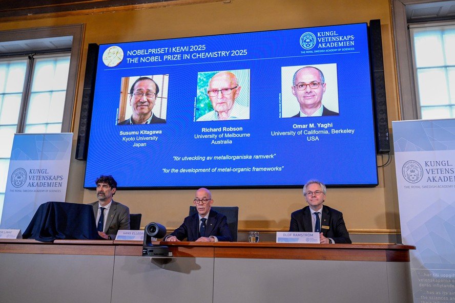 Nobel de Química 2025: Cientistas Premiados por Estruturas Metalorgânicas 2 Nobel de Química 2025: Cientistas Premiados por Estruturas Metalorgânicas - Imagem do artigo original