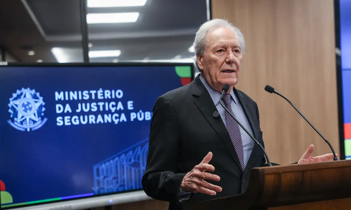 Lewandowski: Operações da PF Precedem PEC da Segurança 2 Lewandowski: Operações da PF Precedem PEC da Segurança - Imagem do artigo original