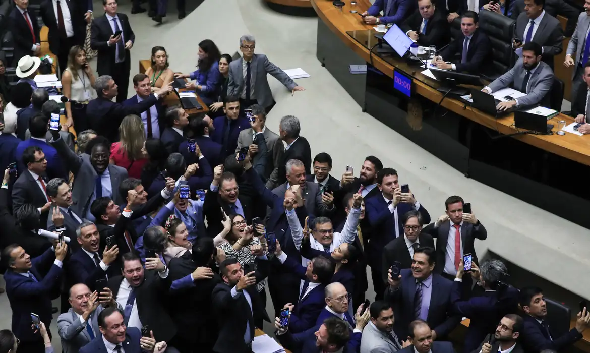 MP do IOF Caduca: Câmara Retira Medida Provisória da Pauta 2 MP do IOF Caduca: Câmara Retira Medida Provisória da Pauta - Imagem do artigo original