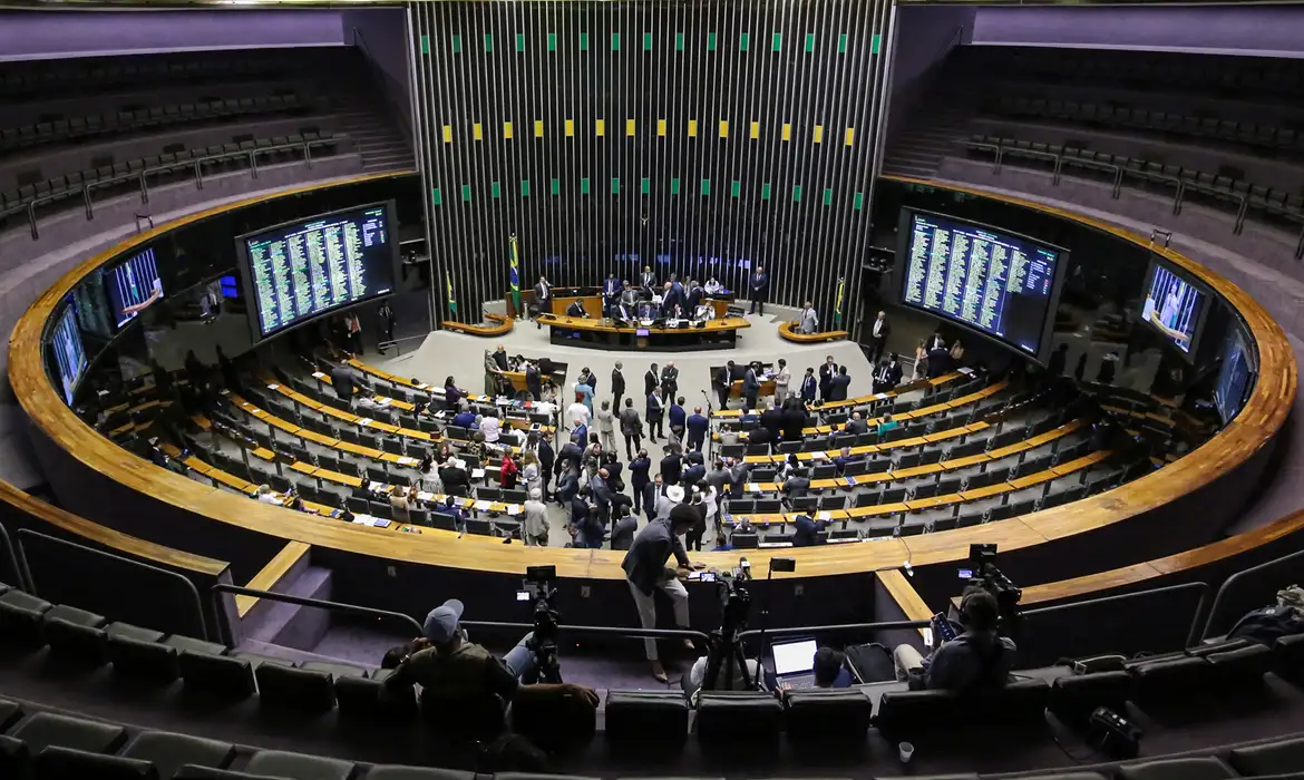 Câmara aprova urgências para projetos com foco em educação 2 Câmara aprova urgências para projetos com foco em educação - Imagem do artigo original