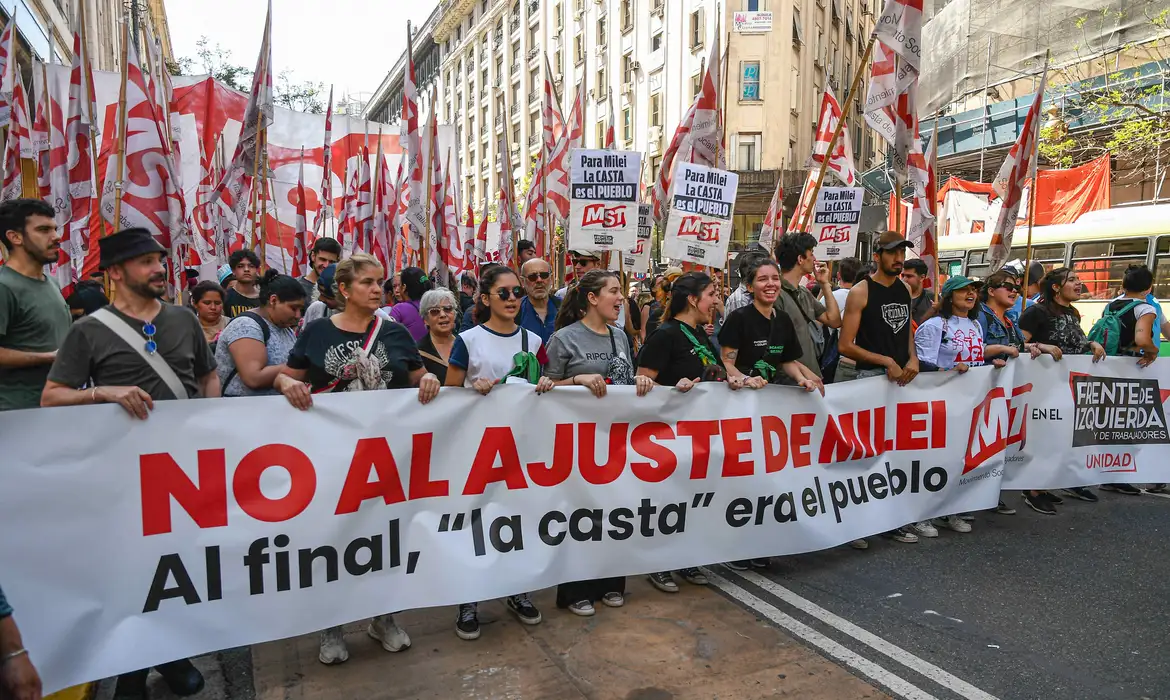 Documentário Milei Argentina: Reformas e Custos Sociais 2 Documentário Milei Argentina: Reformas e Custos Sociais - Imagem do artigo original
