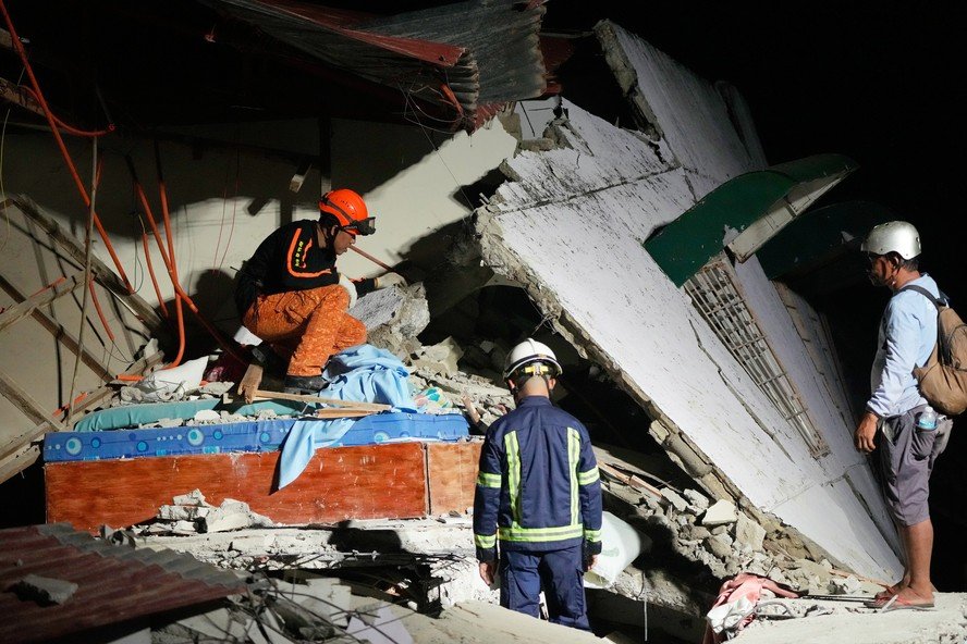 Terremoto de 7,5 atinge Filipinas e gera alerta de tsunami 2 Terremoto de 7,5 atinge Filipinas e gera alerta de tsunami - Imagem do artigo original