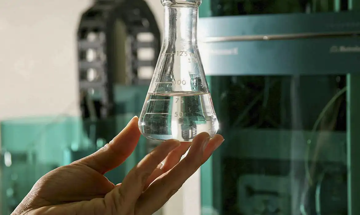 Metanol: Ministério da Saúde atualiza orientações para estados 2 Metanol: Ministério da Saúde atualiza orientações para estados - Imagem do artigo original