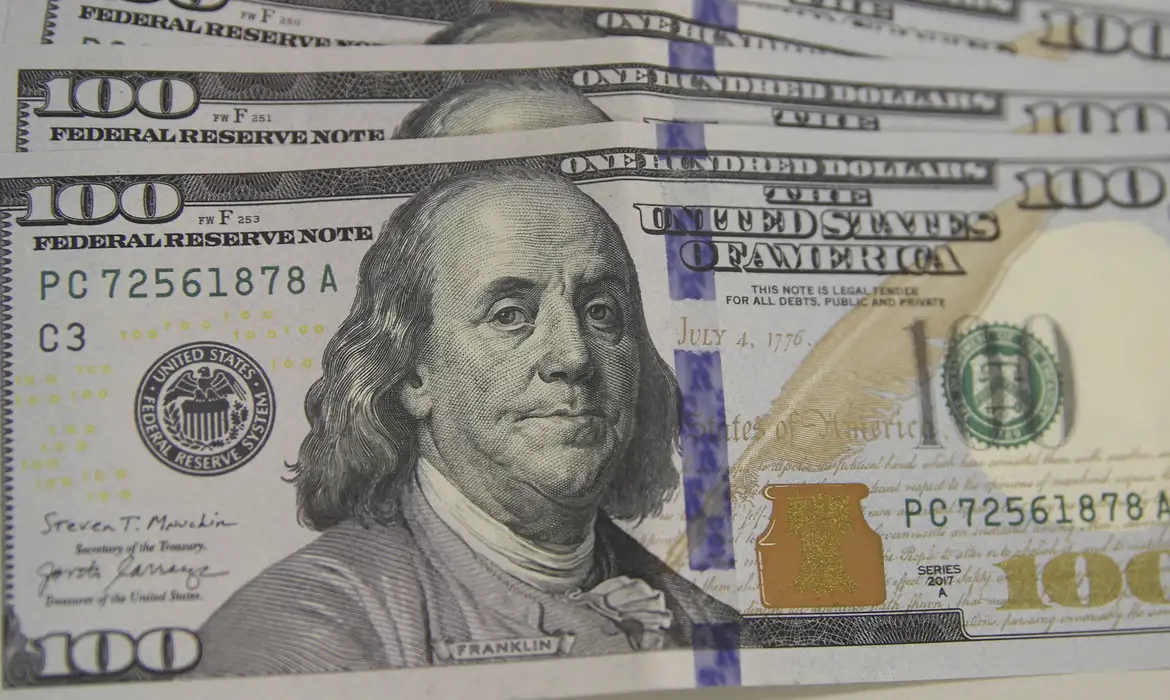 Dólar Dispara para R$ 5,50 em Meio a Tensões EUA-China 2 Dólar Dispara para R$ 5,50 em Meio a Tensões EUA-China - Imagem do artigo original