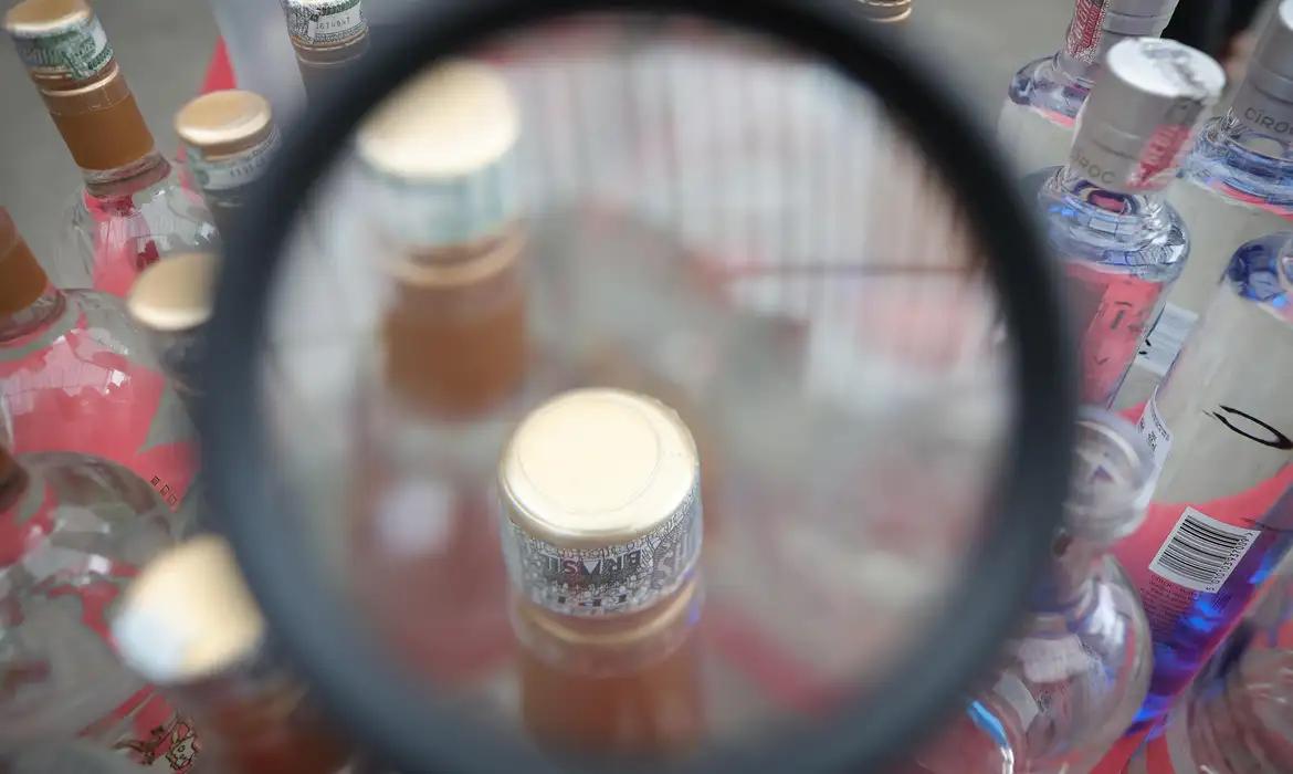 Rio de Janeiro: Cinco Casos Suspeitos de Intoxicação por Metanol 2 Rio de Janeiro: Cinco Casos Suspeitos de Intoxicação por Metanol - Imagem do artigo original