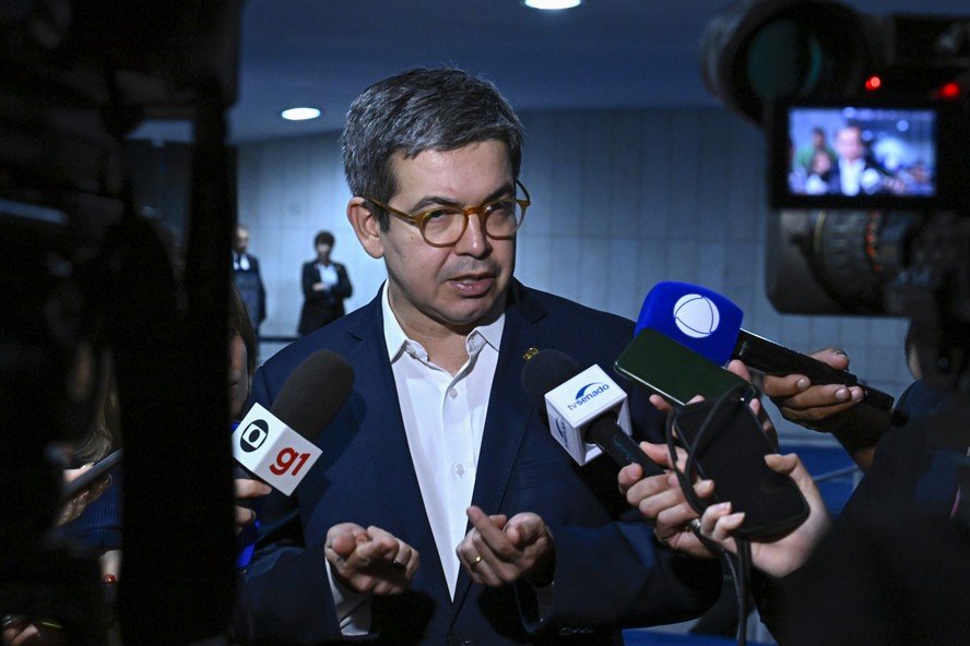 Governo negocia adiamento da LDO para sanar rombo fiscal - Imagem do artigo original
