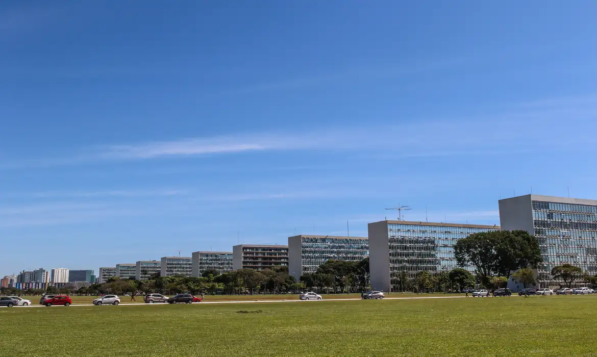 TCU Suspende Exigência de Meta Fiscal Zero para 2025 2 TCU Suspende Exigência de Meta Fiscal Zero para 2025 - Imagem do artigo original