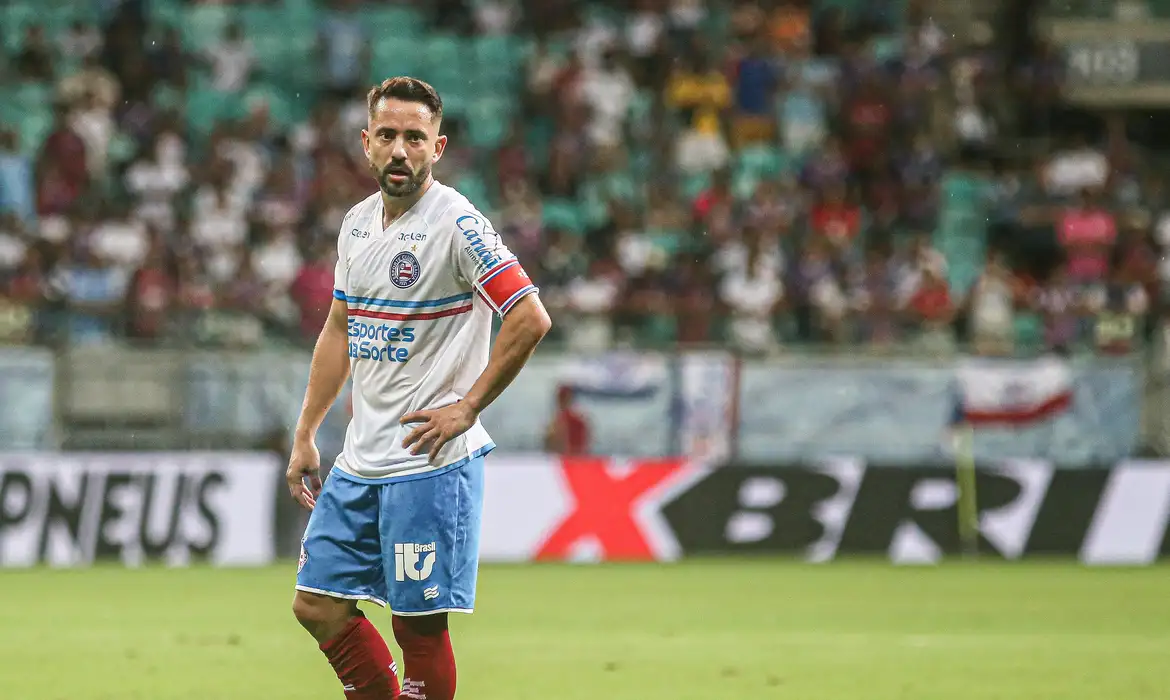 Everton Ribeiro passa por cirurgia de tireoide devido a câncer 2 Everton Ribeiro passa por cirurgia de tireoide devido a câncer - Imagem do artigo original
