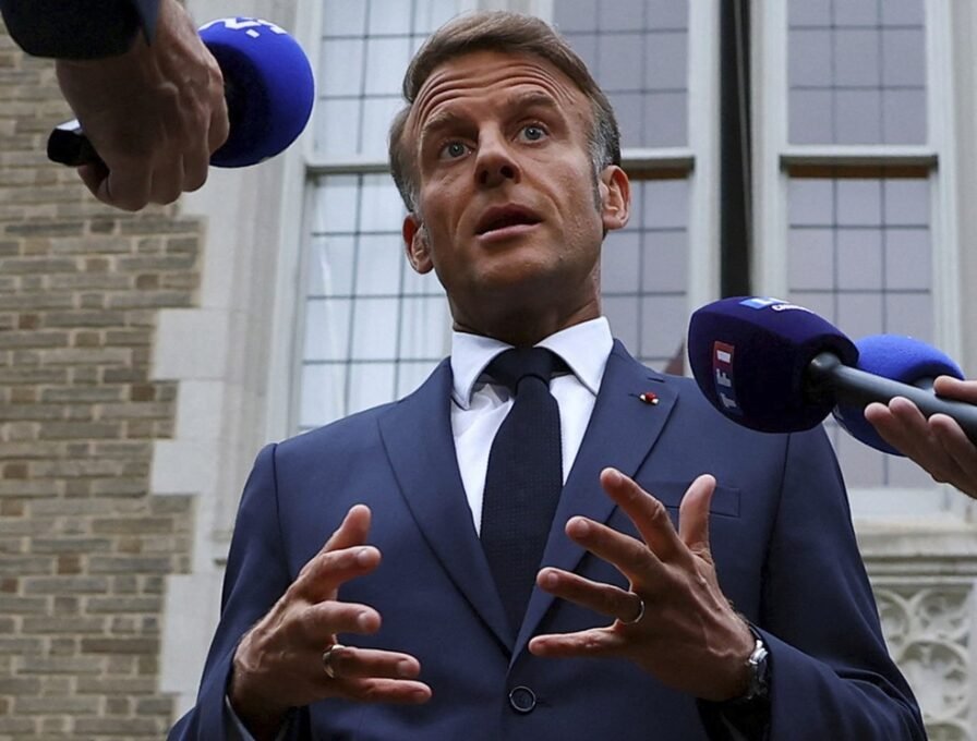 Aliado de Macron pede renúncia e novas eleições na França 2 Aliado de Macron pede renúncia e novas eleições na França - Imagem do artigo original