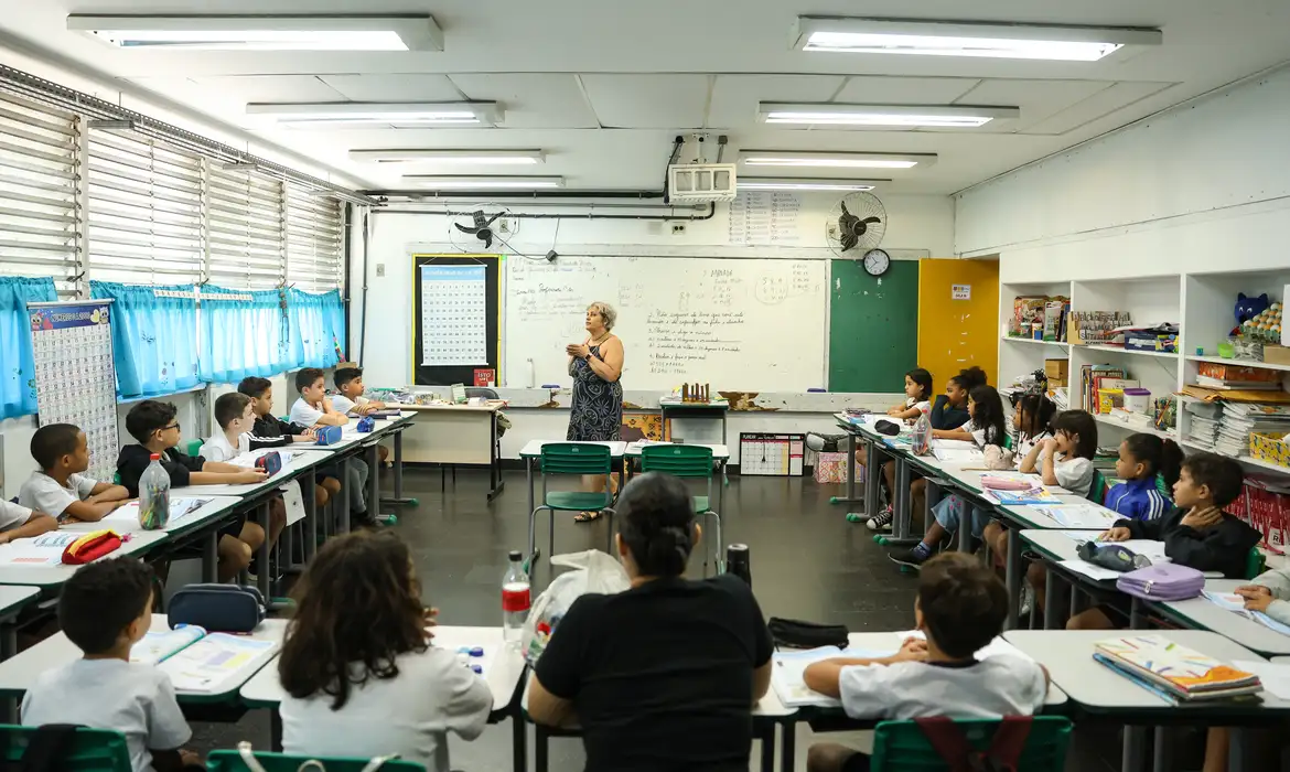 Projeto de Lei Garante Piso Nacional a Professores Temporários 2 Projeto de Lei Garante Piso Nacional a Professores Temporários - Imagem do artigo