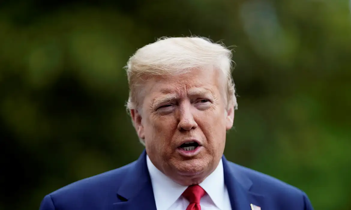 Trump Divulga Vídeo Racista Mostrando Casal Obama Como Macacos - Imagem do artigo original