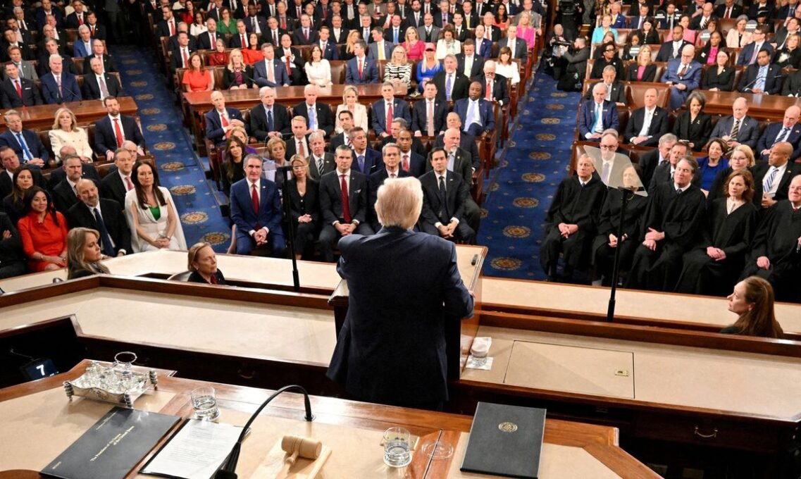 Trump Proclama 'Era de Ouro' em Discurso nos EUA 2 Trump Proclama ‘Era de Ouro’ em Discurso nos EUA - Imagem do artigo original