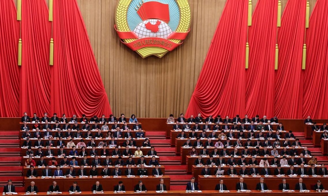 China Define Meta de Crescimento Econômico para 2026 entre 4,5% e 5% - Imagem do artigo original