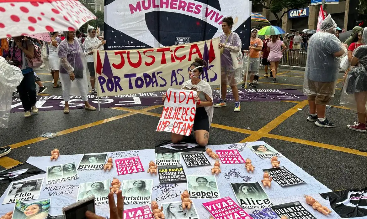 Mulheres protestam em SP por fim da violência e escala 6×1 - Imagem do artigo original