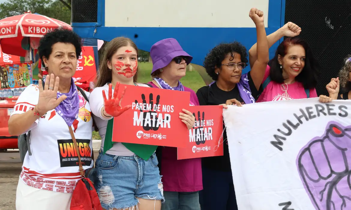 Protestos contra violência de gênero marcam 8 de março no Brasil - Imagem do artigo original