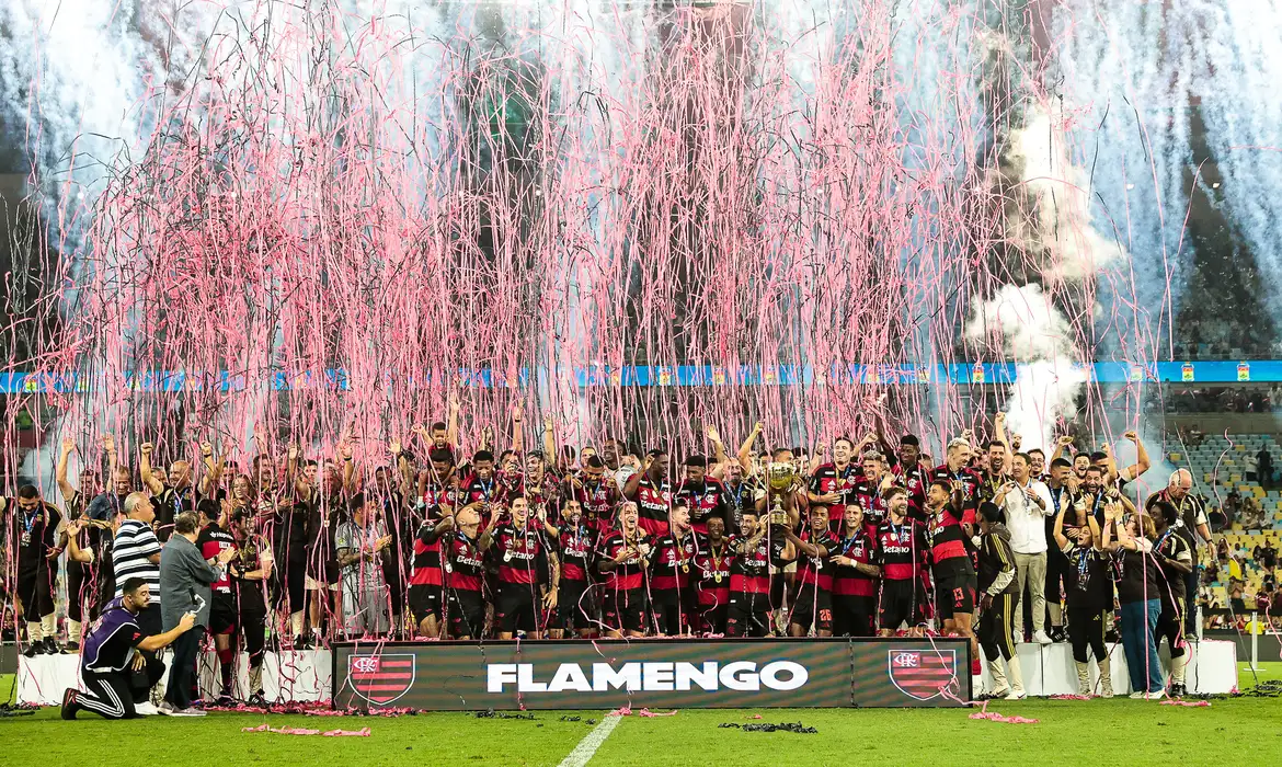 Flamengo é tricampeão carioca após vencer Flu nos pênaltis 2 Flamengo é tricampeão carioca após vencer Flu nos pênaltis - Imagem do artigo original