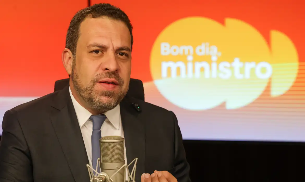 Boulos: Governo pode forçar votação do Fim da Escala 6×1 - Imagem do artigo original