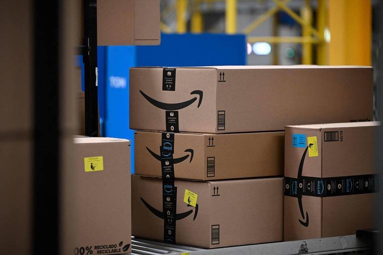 Amazon Reduz Envios à USPS, Agência dos EUA Enfrenta Crise - Imagem do artigo original