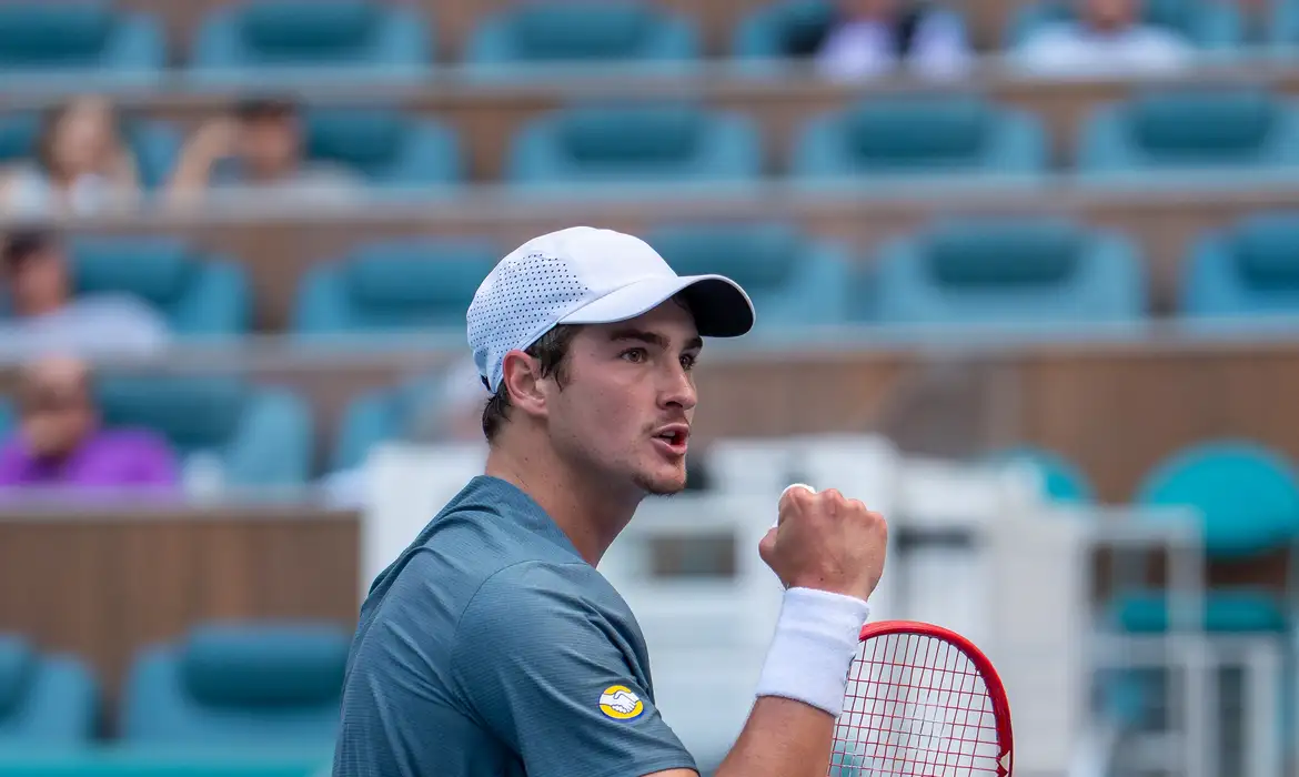 João Fonseca Vence em Miami e Enfrenta Alcaraz na Próxima Rodada - Imagem do artigo original