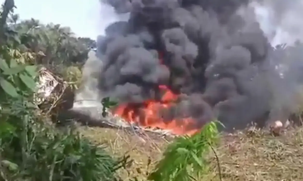 Queda de Avião Militar na Colômbia Mata 66 Pessoas - Imagem do artigo original