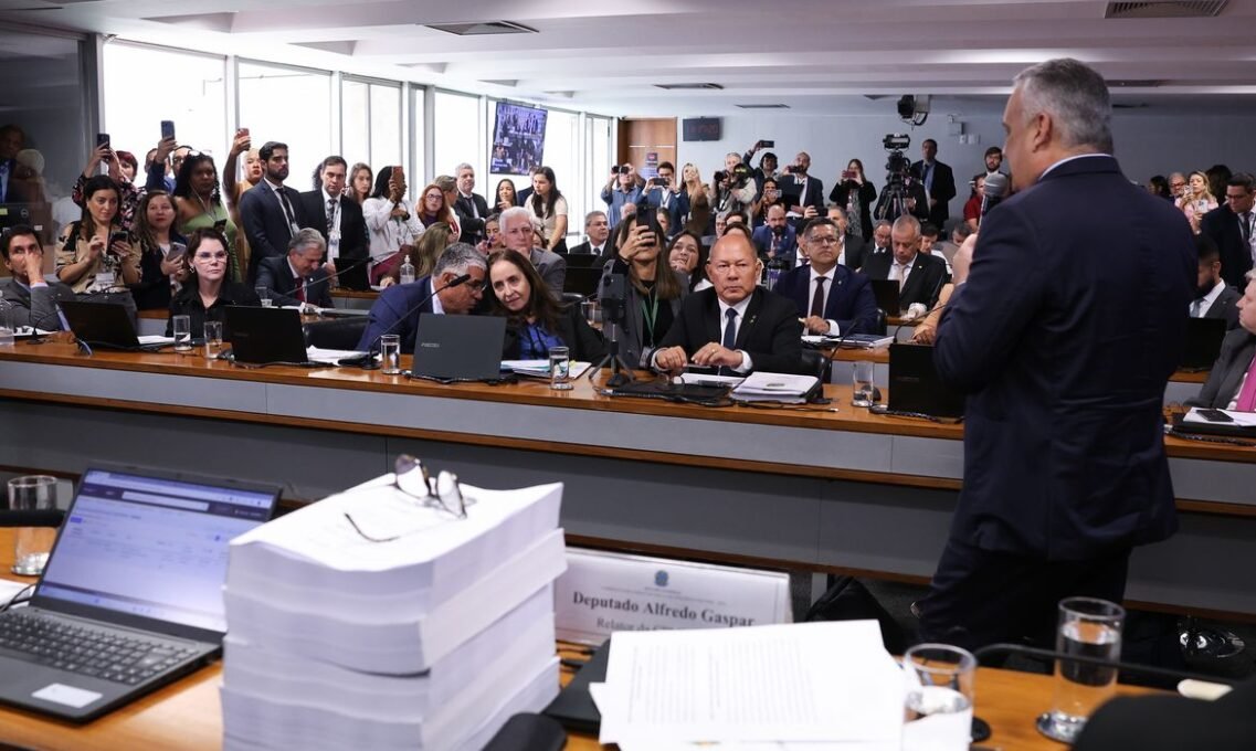 CPMI do INSS Pede Indiciamento de 216 Pessoas em Relatório Final 2 CPMI do INSS Pede Indiciamento de 216 Pessoas em Relatório Final - Imagem do artigo original