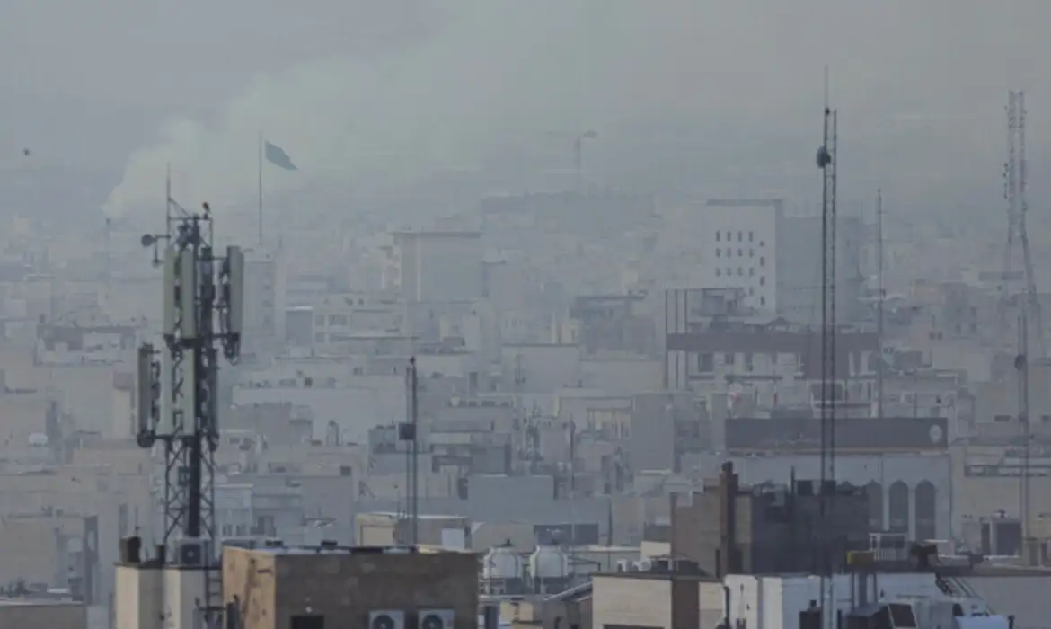 Aeronave EUA Abatida no Irã: Um Piloto Desaparecido Agrava Tensão - Imagem do artigo original