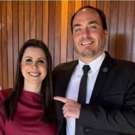 Carlos Bolsonaro atrás em pesquisa SC: ataques a Carol de Toni - Imagem do artigo original