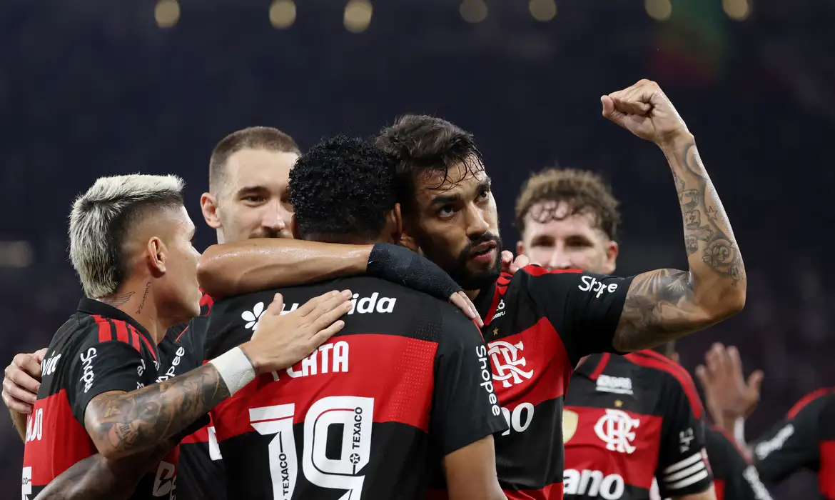 Flamengo vence Santos de virada por 3 a 1 no Brasileirão - Imagem do artigo original