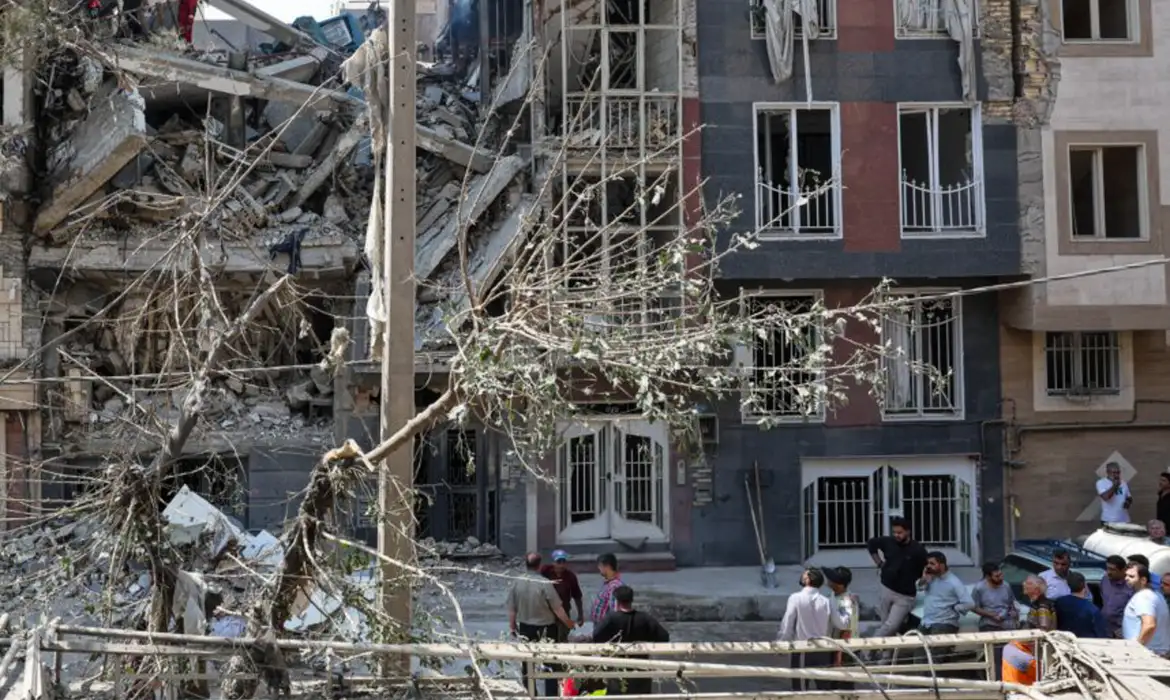 Irã Desafia Ultimato de Trump e Reafirma Controle de Ormuz 2 Irã Desafia Ultimato de Trump e Reafirma Controle de Ormuz - Imagem do artigo original