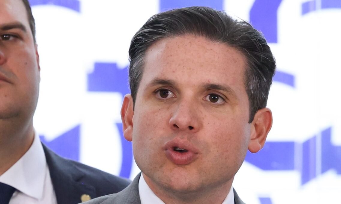 Debate sobre Fim da Escala 6×1 será via PEC, diz Motta - Imagem do artigo original