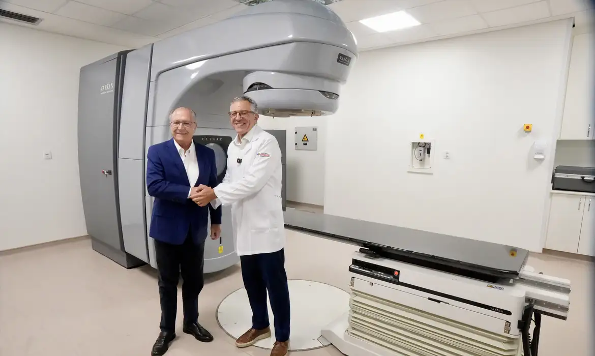 Governo Federal Entrega Aceleradores Lineares para Radioterapia - Imagem do artigo original