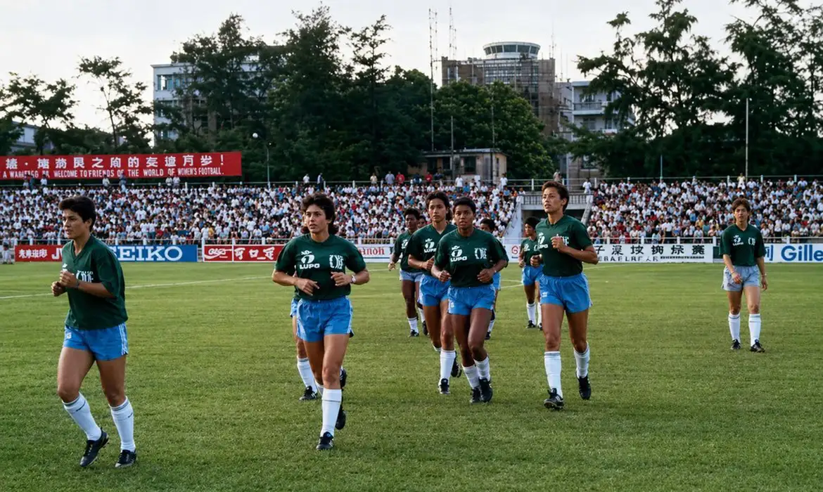 Lei da Copa 2027 Reconhece Pioneiras do Futebol Feminino - Imagem do artigo original