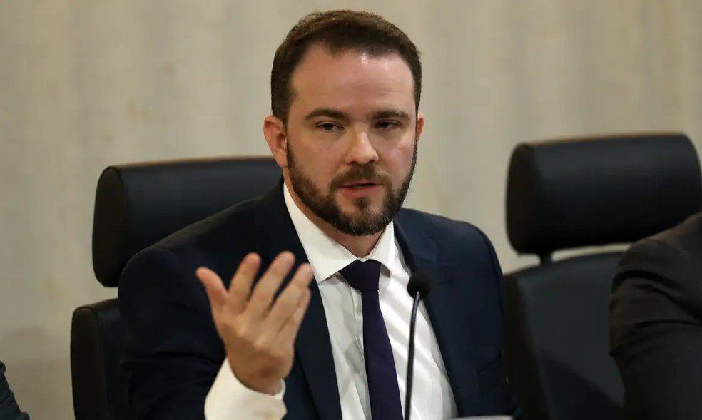 Fim da Taxa das Blusinhas: Durigan Evita Comentar Decisão - Imagem do artigo original