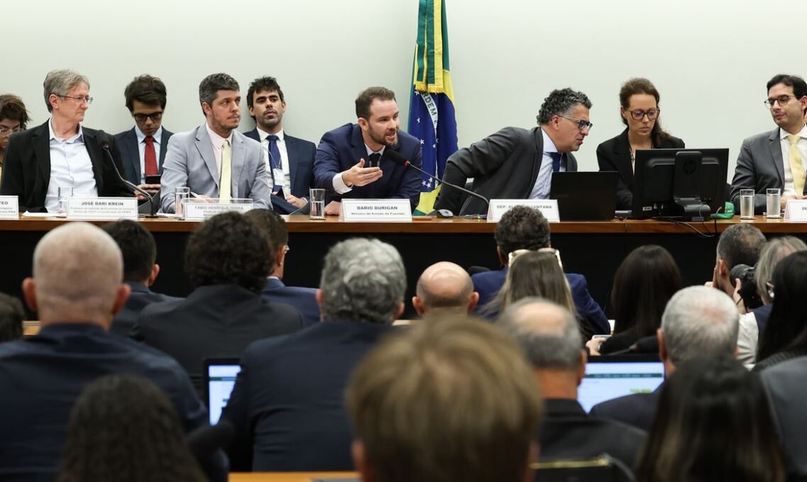 Durigan Rejeita Compensação para Fim da Escala 6×1 - Imagem do artigo original