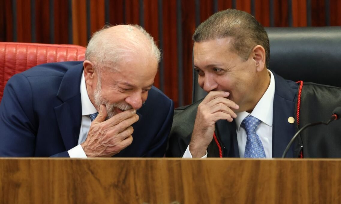 Nunes Marques toma posse como presidente do TSE; Mendonça é vice - Imagem do artigo original