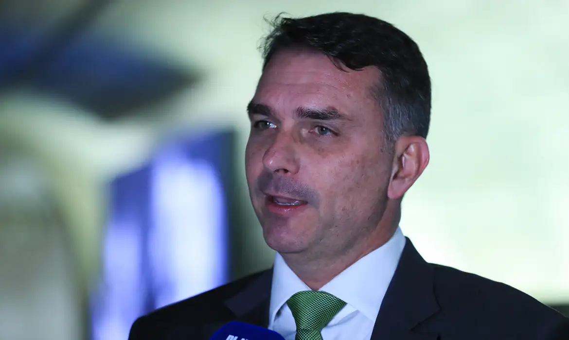 Deputados pedem investigação de Flávio Bolsonaro e Vorcaro - Imagem do artigo original
