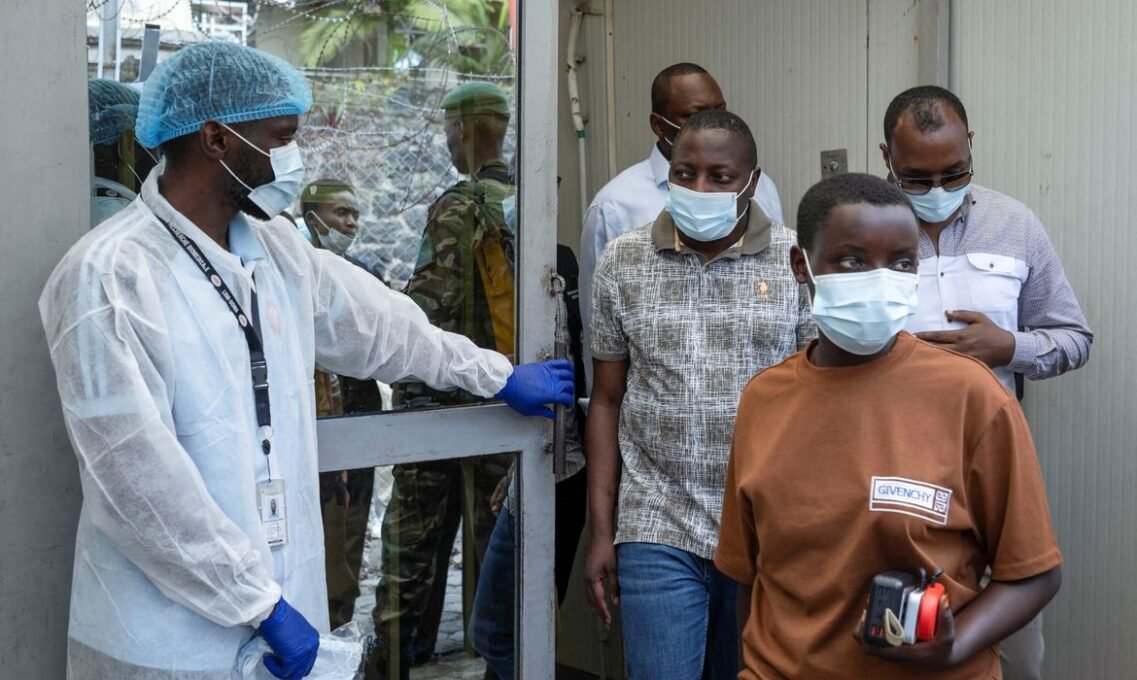 Novos Casos de Ebola em Uganda Elevam Total para Cinco 2 Novos Casos de Ebola em Uganda Elevam Total para Cinco - Imagem do artigo original