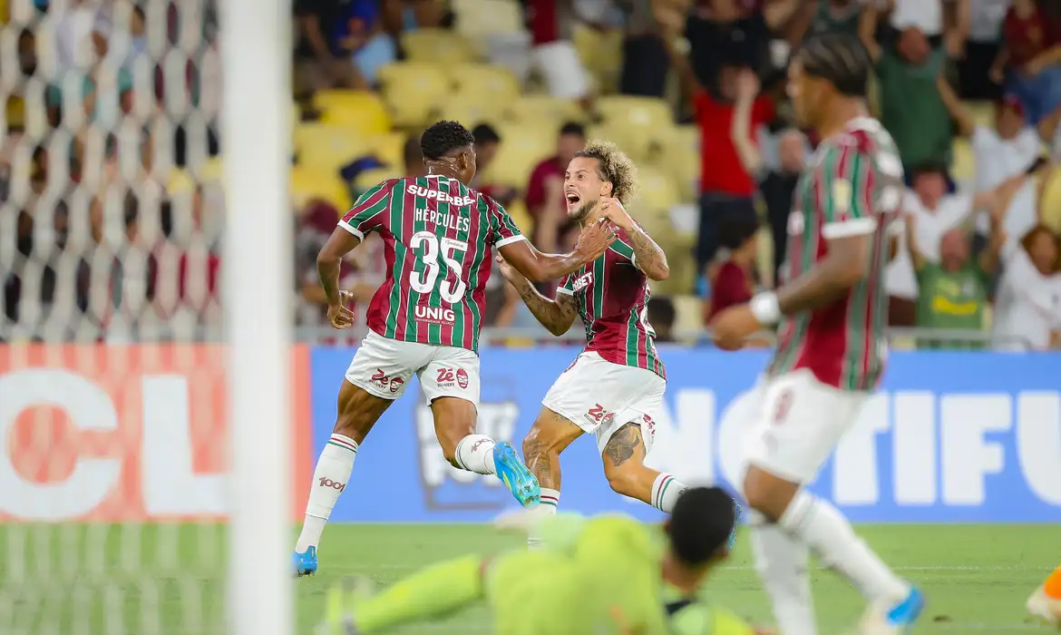 Flamengo e Fluminense: Avanços e Melhor Campanha na Libertadores - Imagem do artigo original