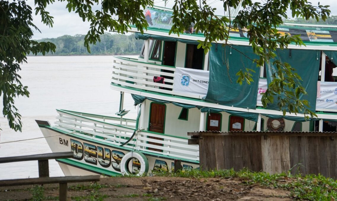 Expedição Barco Ciência leva saúde a ribeirinhos de Rondônia - Imagem do artigo original