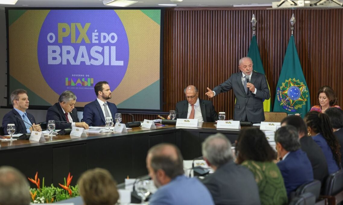 Lula: Brasil busca novos parceiros após taxação dos EUA - Imagem do artigo original
