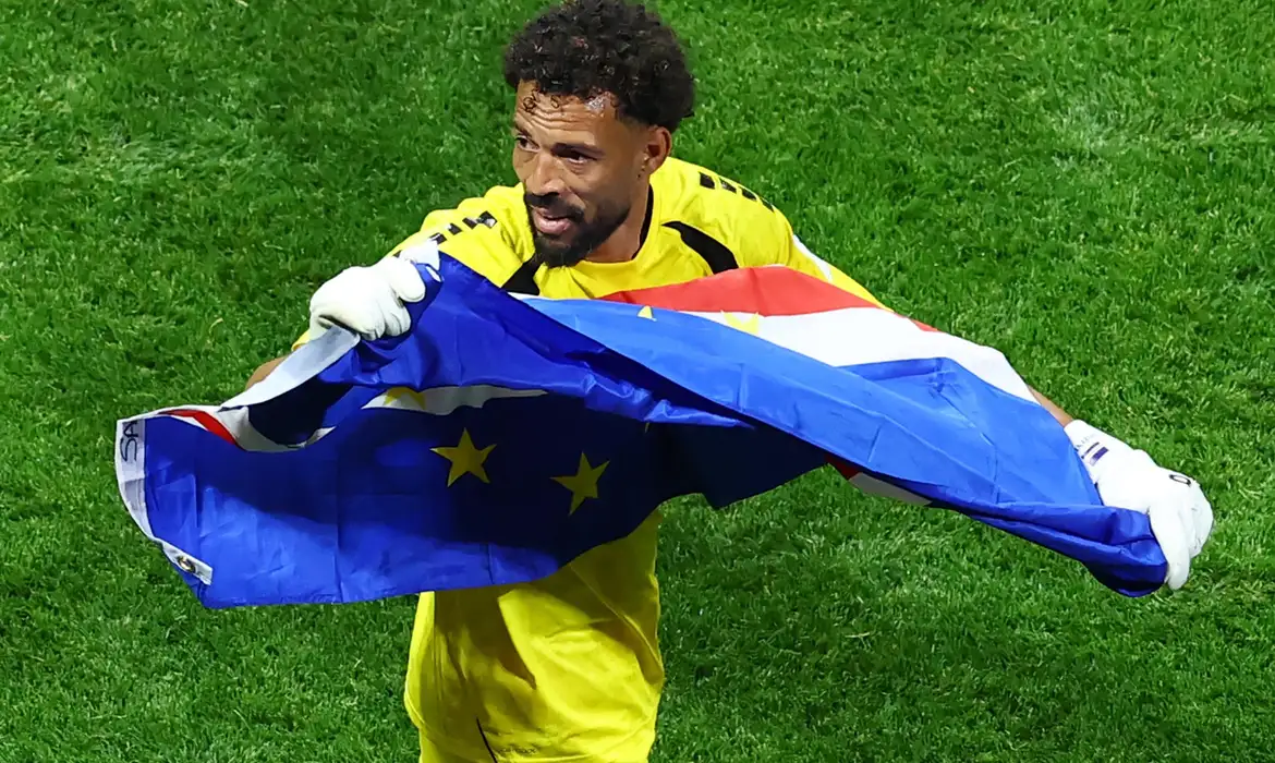 Goleiro Vozinha de Cabo Verde busca novo contrato e felicidade 2 Goleiro Vozinha de Cabo Verde busca novo contrato e felicidade - Imagem do artigo original