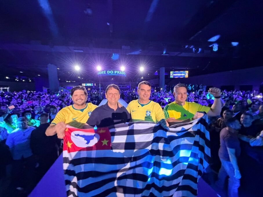 Flávio Bolsonaro Promete Postura Radical na Segurança Pública 2 Flávio Bolsonaro Promete Postura Radical na Segurança Pública - Imagem do artigo original
