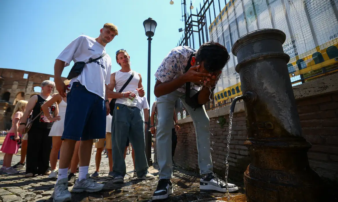 Onda de Calor na França: 40 Mortes por Afogamento Registradas - Imagem do artigo original