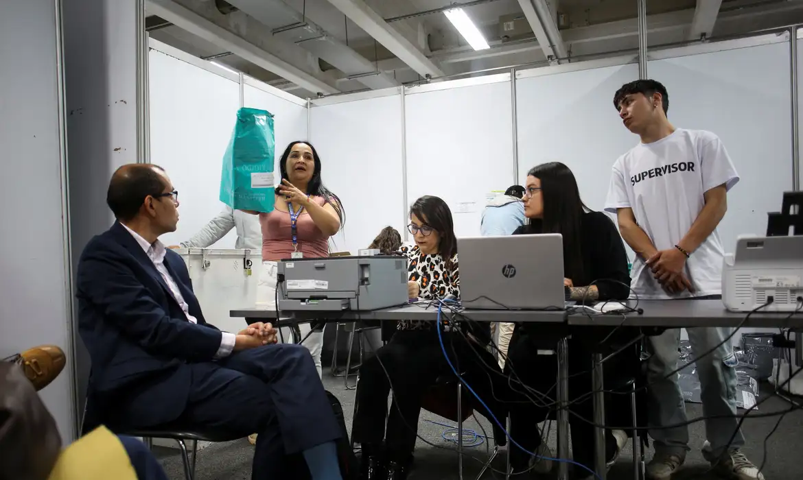 Petro Denuncia Fraude Eleitoral na Colômbia Após Votação - Imagem do artigo original