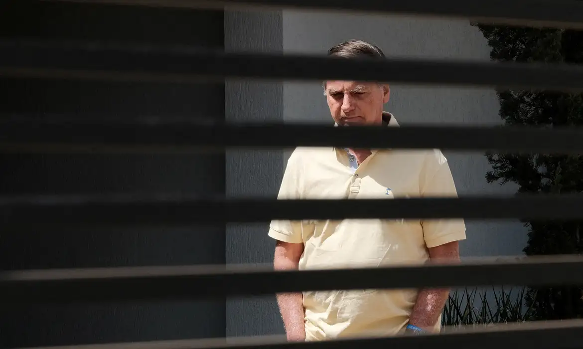 Bolsonaro Presta Depoimento Sobre Arma Apreendida à PCDF - Imagem do artigo original