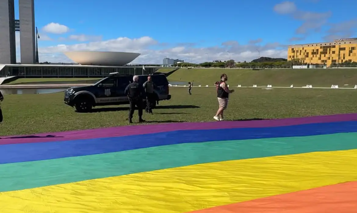 Polícia Legislativa proíbe bandeira LGBTQIA+ no Congresso - Imagem do artigo original