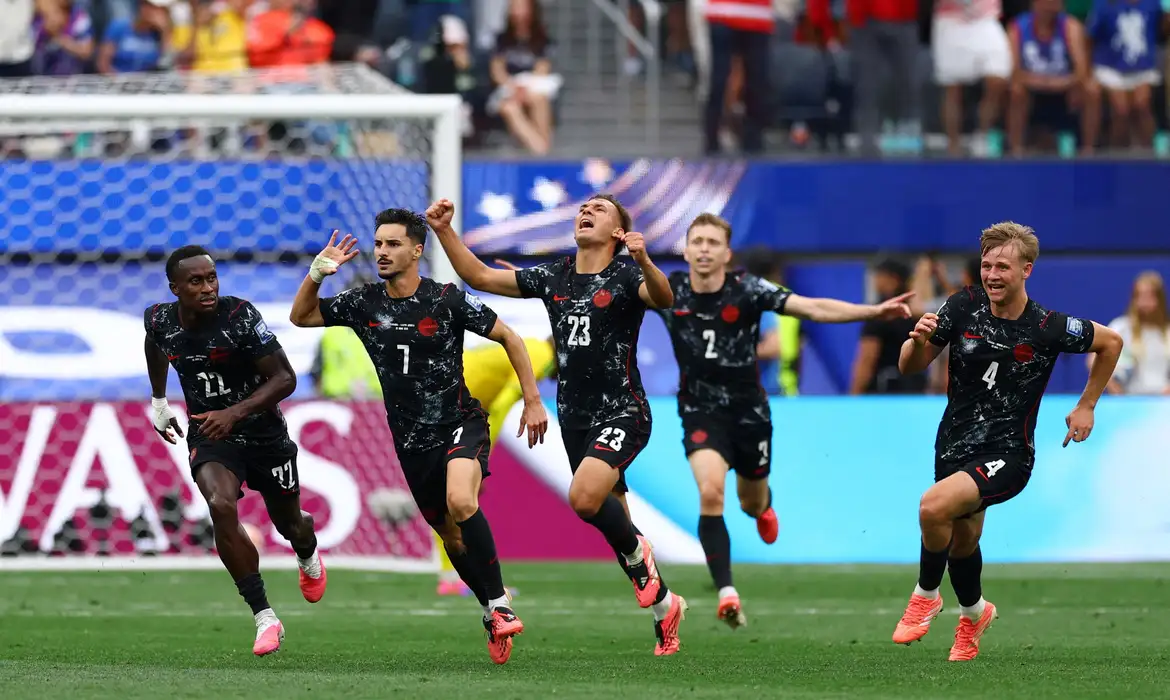 Canadá avança às oitavas da Copa: vitória dramática sobre África - Imagem do artigo original