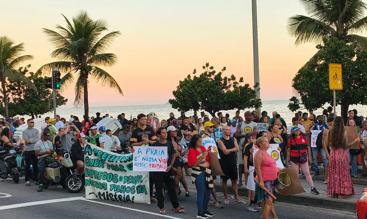 Protesto Tolerância Zero Rio: Ambulantes fazem novo ato em Ipanema 2 Protesto Tolerância Zero Rio: Ambulantes fazem novo ato em Ipanema - Imagem do artigo original